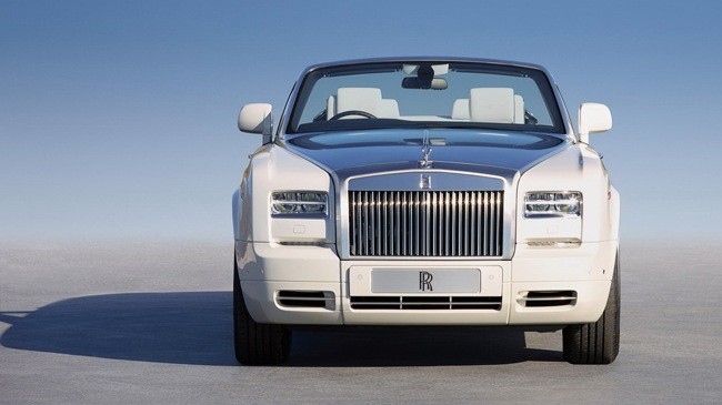 Một đại gia tại Hà Nội đã đặt mua chiếc Rolls-Royce Phantom Drophead Coupe mới toanh.